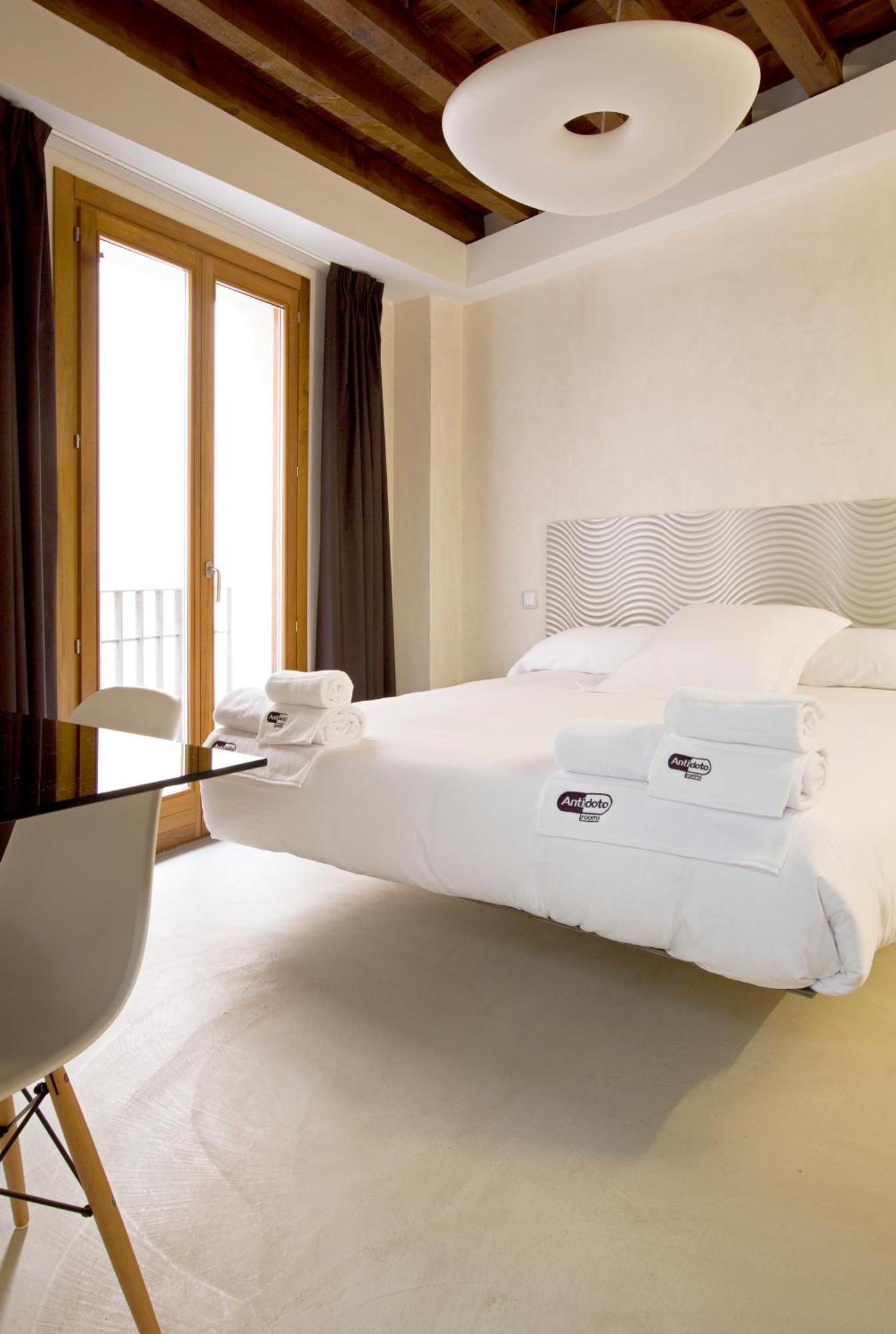 Antidoto Rooms San Agustin - Recomendado Para Adultos Toledo Eksteriør billede